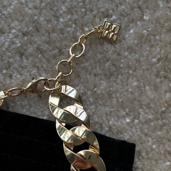 BCBGMAXAZRIA Statement Gold Necklace. - Picture 2 of 3